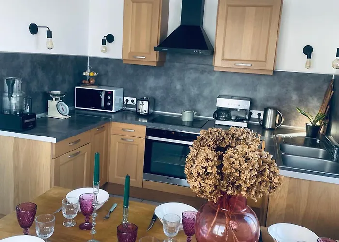 Le De Barville Nyaraló *